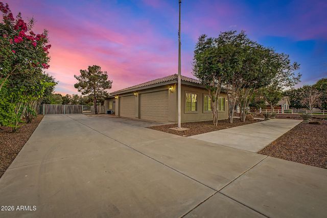 17807 W Stella Lane, Waddell, AZ 85355