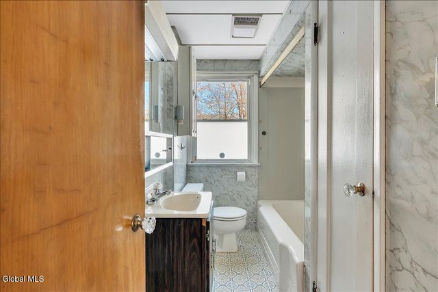 26 Shirley Drive, Schenectady, NY 12304