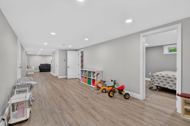 29 Hiram Rd, Framingham, MA 01701