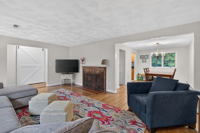 29 Hiram Rd, Framingham, MA 01701