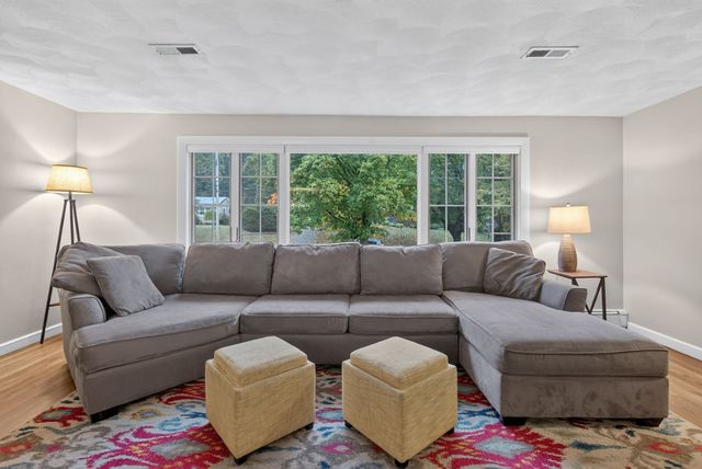 29 Hiram Rd, Framingham, MA 01701