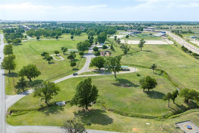 2564 Kadlan Drive, El Reno, OK 73036