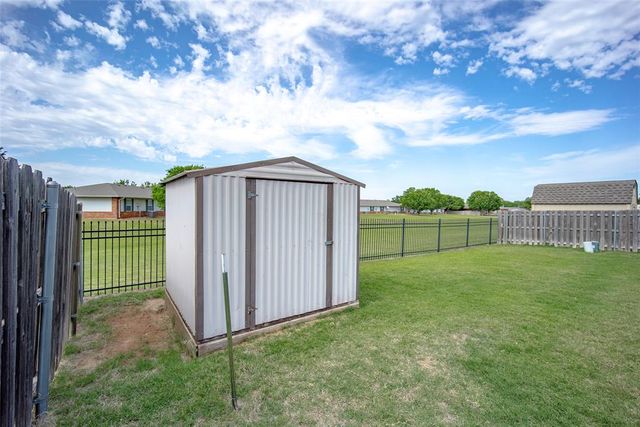 2564 Kadlan Drive, El Reno, OK 73036