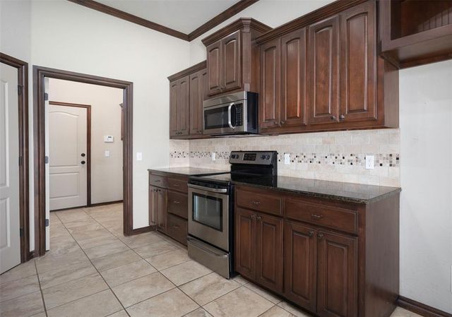 2564 Kadlan Drive, El Reno, OK 73036