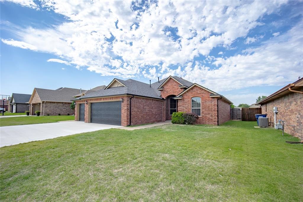 2564 Kadlan Drive, El Reno, OK 73036