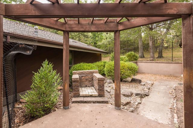 1635 SEVEN HILLS RD, Jefferson City, MO 65101