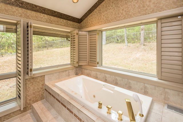 1635 SEVEN HILLS RD, Jefferson City, MO 65101