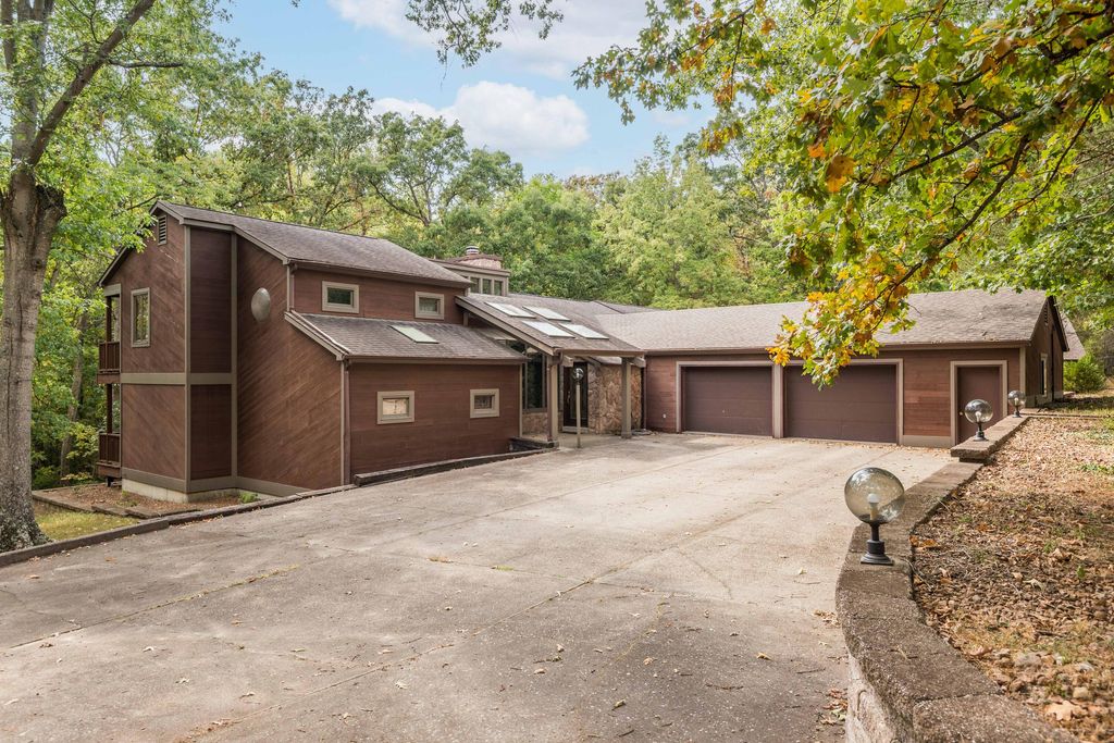 1635 SEVEN HILLS RD, Jefferson City, MO 65101