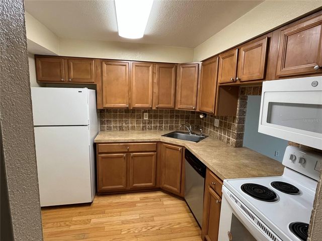 2760 COCONUT BAY LN LANE 237, Sarasota, FL 34237