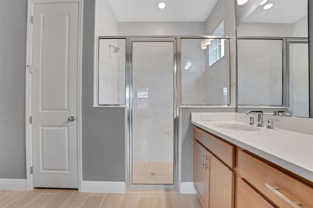 985 FIESTA KEY CIRCLE, Lady Lake, FL 32159