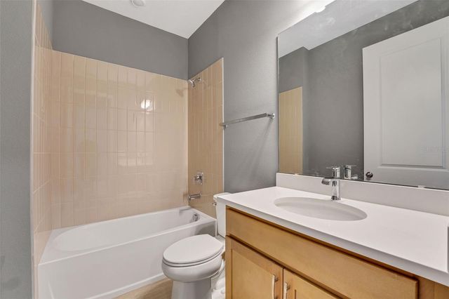 985 FIESTA KEY CIRCLE, Lady Lake, FL 32159