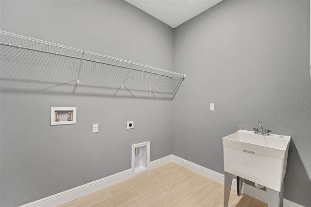 985 FIESTA KEY CIRCLE, Lady Lake, FL 32159