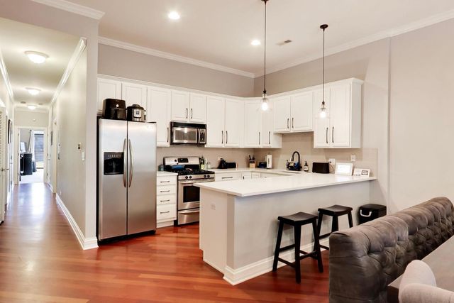 1353 W Grand Avenue 2, Chicago, IL 60642