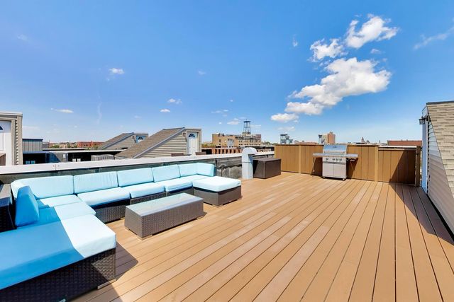 1353 W Grand Avenue 2, Chicago, IL 60642