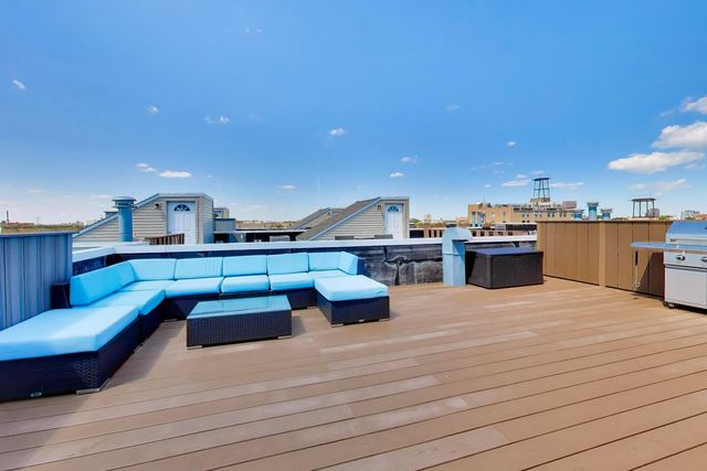 1353 W Grand Avenue 2, Chicago, IL 60642