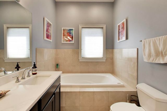 1353 W Grand Avenue 2, Chicago, IL 60642