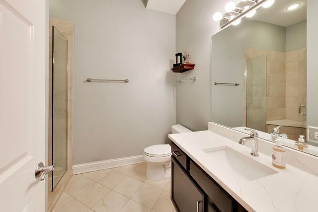 1353 W Grand Avenue 2, Chicago, IL 60642