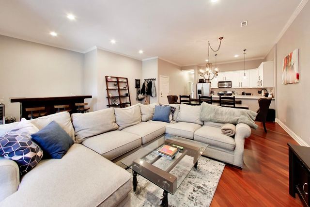 1353 W Grand Avenue 2, Chicago, IL 60642