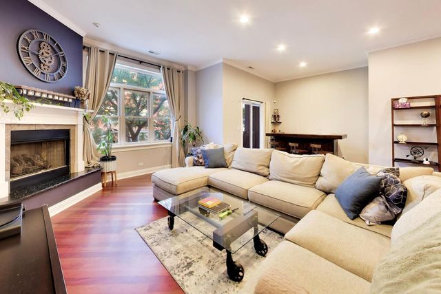 1353 W Grand Avenue 2, Chicago, IL 60642
