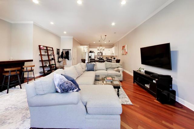 1353 W Grand Avenue 2, Chicago, IL 60642