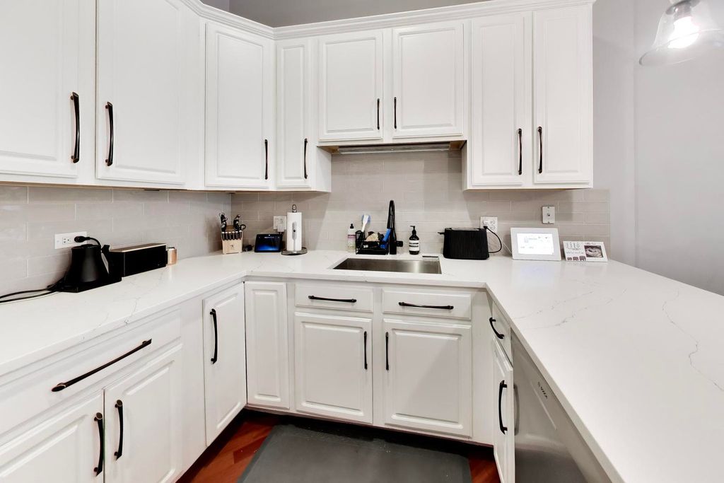 1353 W Grand Avenue 2, Chicago, IL 60642 — photo 3