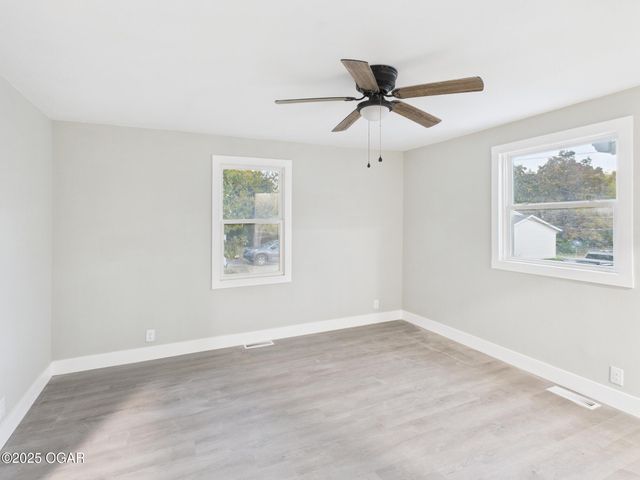 3802 Winconsin 7, Joplin, MO 64804