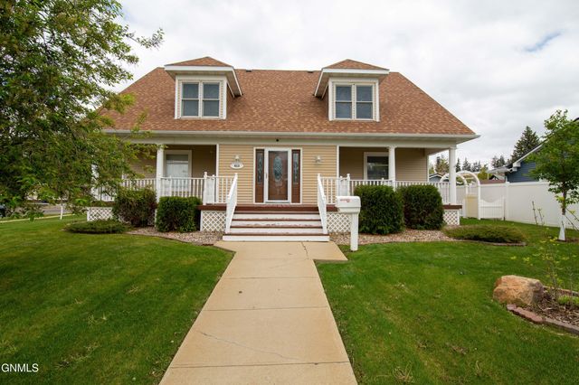 413 Colfax Street, Dickinson, ND 58601 property photo