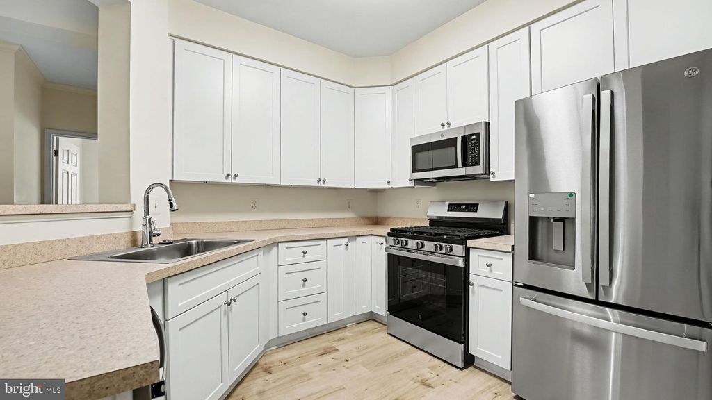 Image 10 of property listing at 311 HIGH GABLES DR #106, Gaithersburg, MD 20878