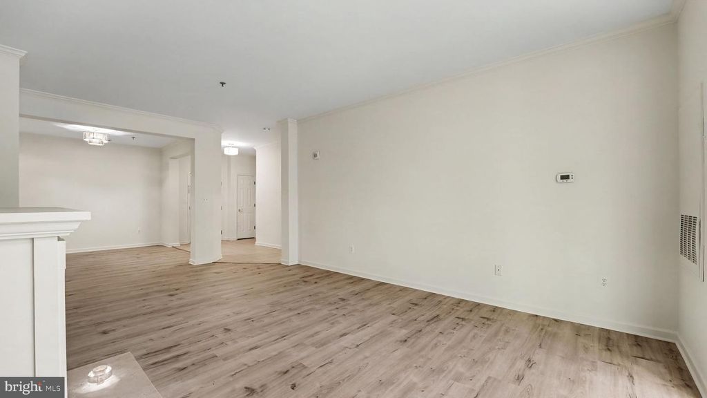 Image 11 of property listing at 311 HIGH GABLES DR #106, Gaithersburg, MD 20878