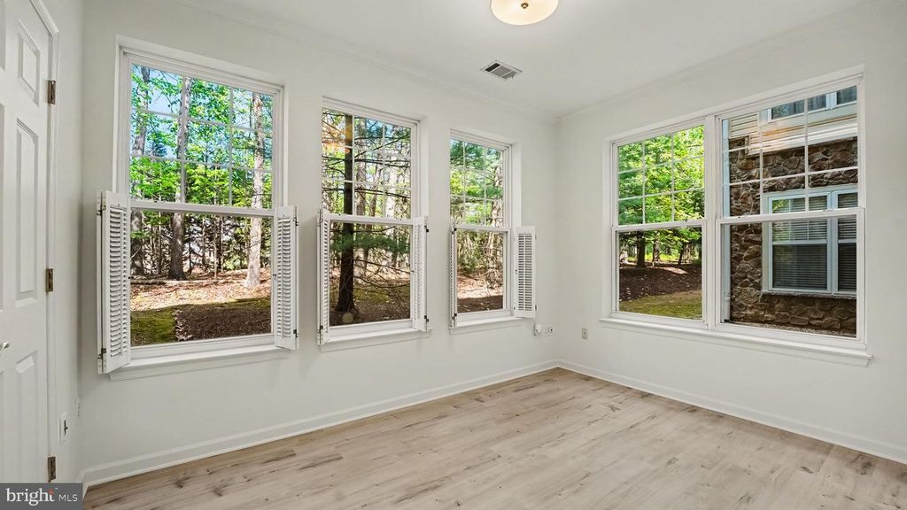 Image 12 of property listing at 311 HIGH GABLES DR #106, Gaithersburg, MD 20878