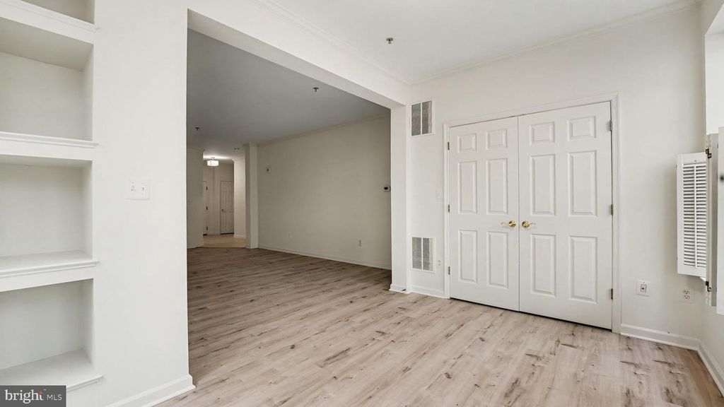 Image 13 of property listing at 311 HIGH GABLES DR #106, Gaithersburg, MD 20878