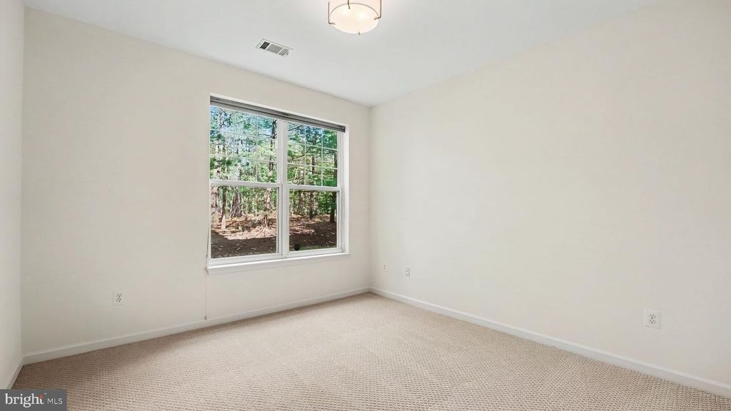 Image 16 of property listing at 311 HIGH GABLES DR #106, Gaithersburg, MD 20878