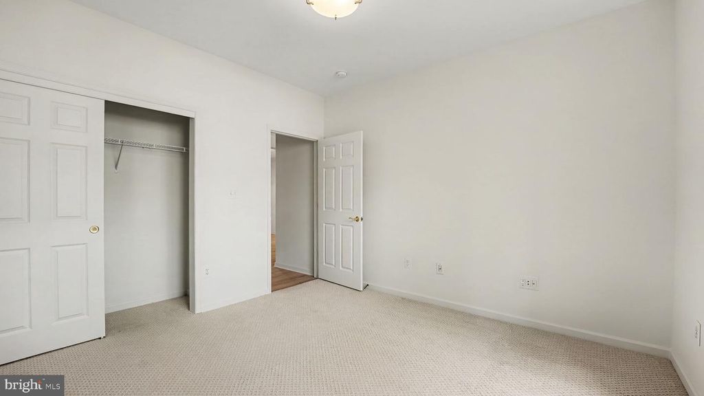 Image 17 of property listing at 311 HIGH GABLES DR #106, Gaithersburg, MD 20878