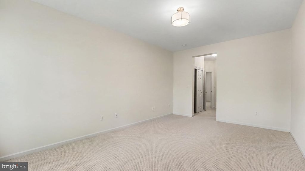 Image 21 of property listing at 311 HIGH GABLES DR #106, Gaithersburg, MD 20878