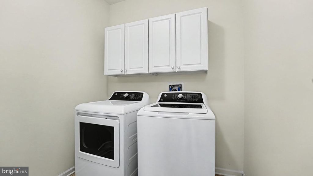 Image 23 of property listing at 311 HIGH GABLES DR #106, Gaithersburg, MD 20878