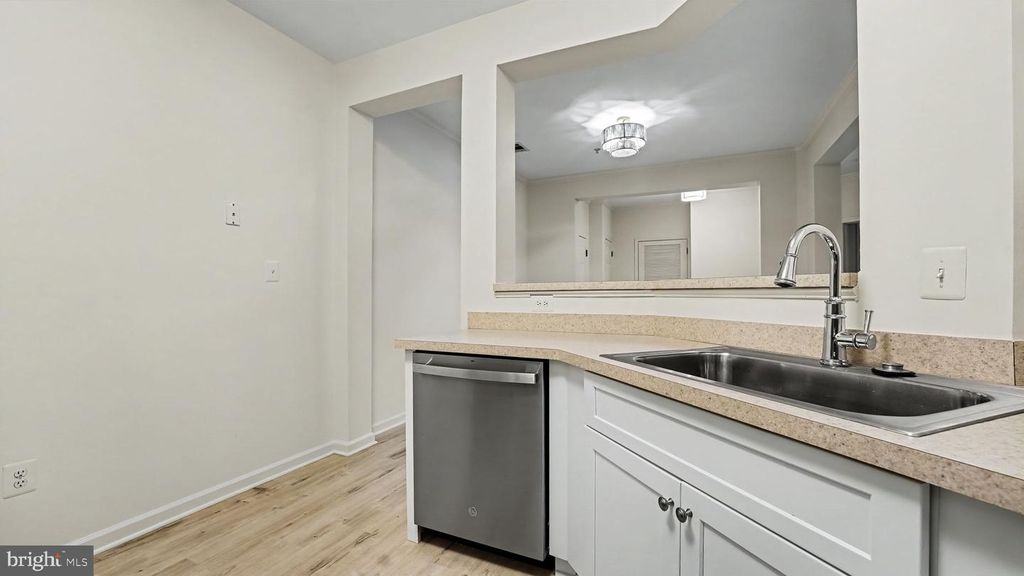 Image 24 of property listing at 311 HIGH GABLES DR #106, Gaithersburg, MD 20878