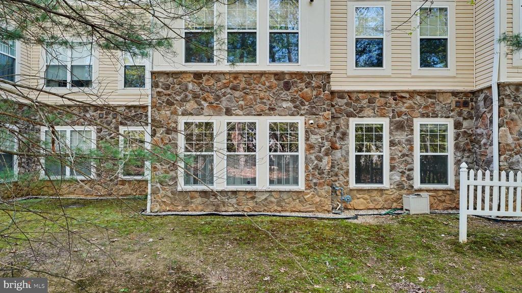 Image 26 of property listing at 311 HIGH GABLES DR #106, Gaithersburg, MD 20878