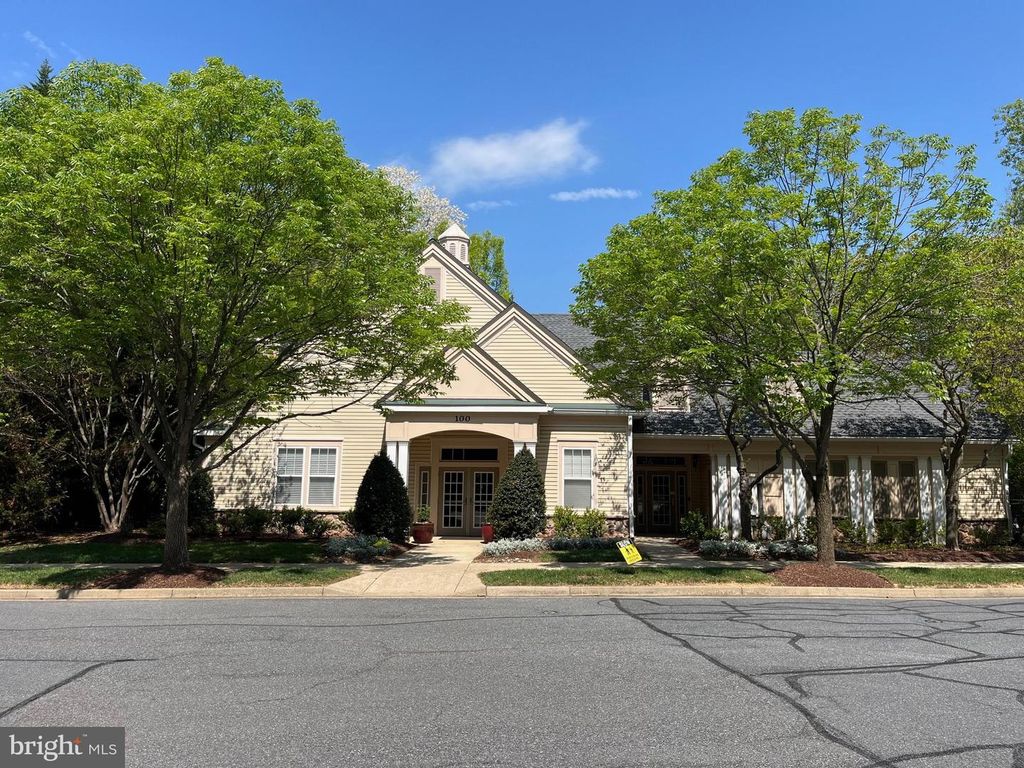 Image 28 of property listing at 311 HIGH GABLES DR #106, Gaithersburg, MD 20878