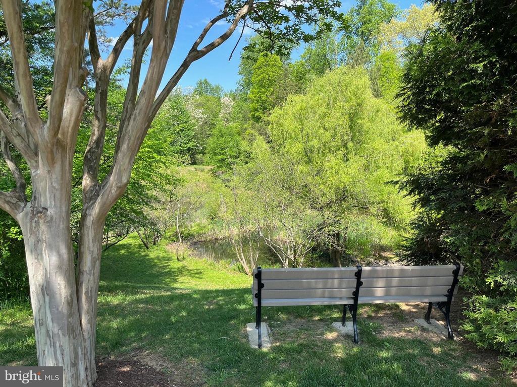 Image 32 of property listing at 311 HIGH GABLES DR #106, Gaithersburg, MD 20878