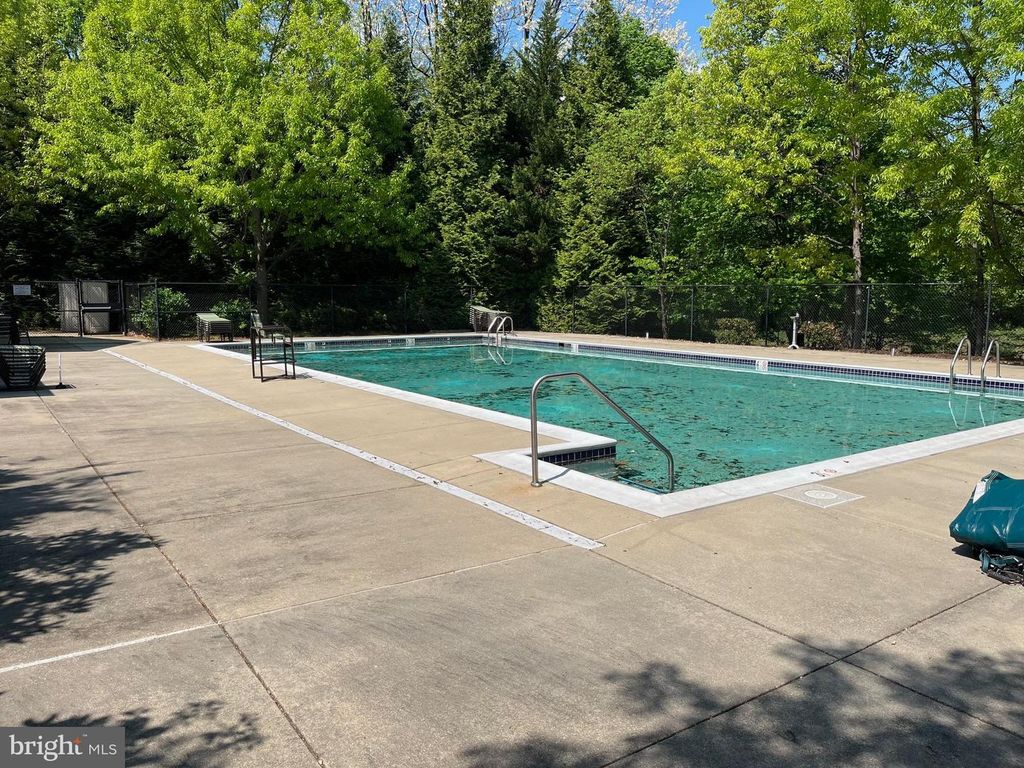 Image 33 of property listing at 311 HIGH GABLES DR #106, Gaithersburg, MD 20878