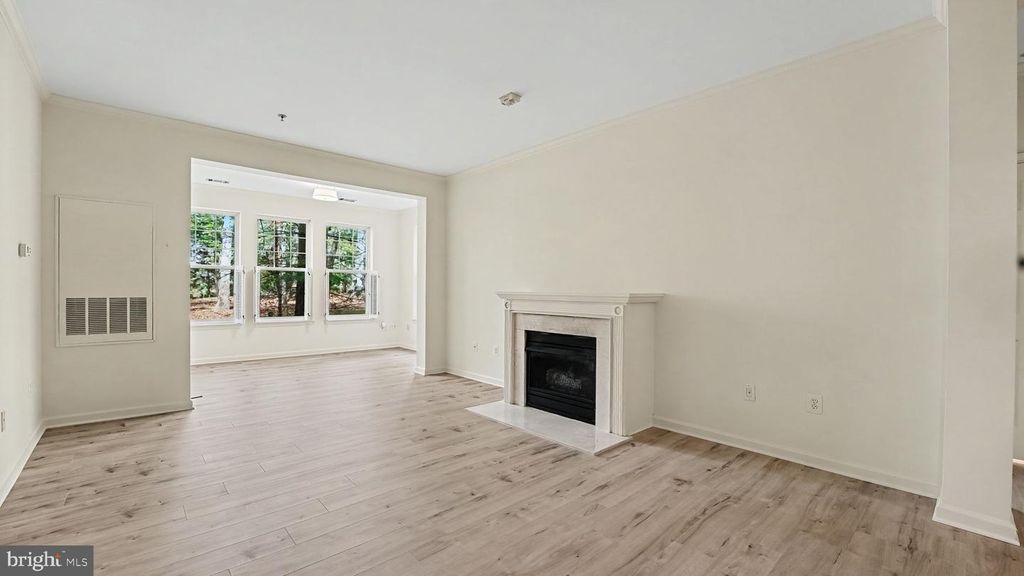 Image 5 of property listing at 311 HIGH GABLES DR #106, Gaithersburg, MD 20878