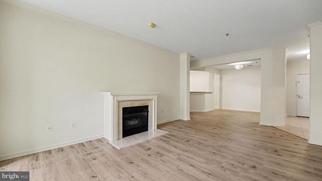 Image 6 of property listing at 311 HIGH GABLES DR #106, Gaithersburg, MD 20878