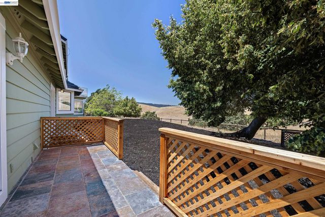 3343 Little Valley Rd, Sunol, CA 94568