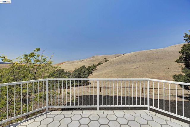 3343 Little Valley Rd, Sunol, CA 94568