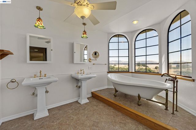 3343 Little Valley Rd, Sunol, CA 94568