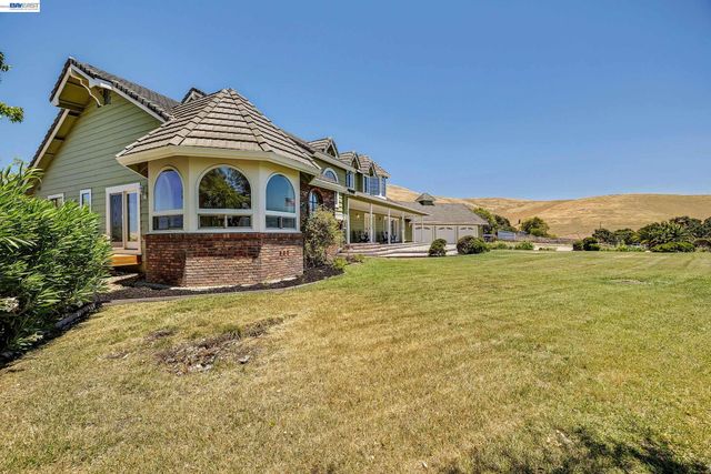 3343 Little Valley Rd, Sunol, CA 94568