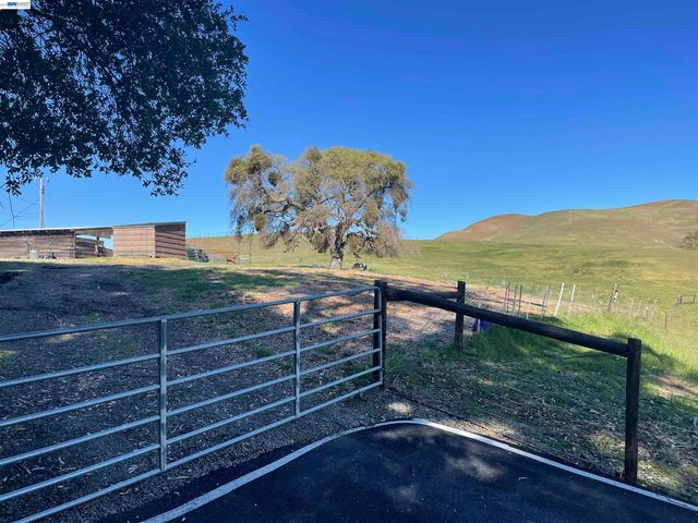 3343 Little Valley Rd, Sunol, CA 94568