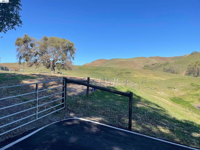 3343 Little Valley Rd, Sunol, CA 94568