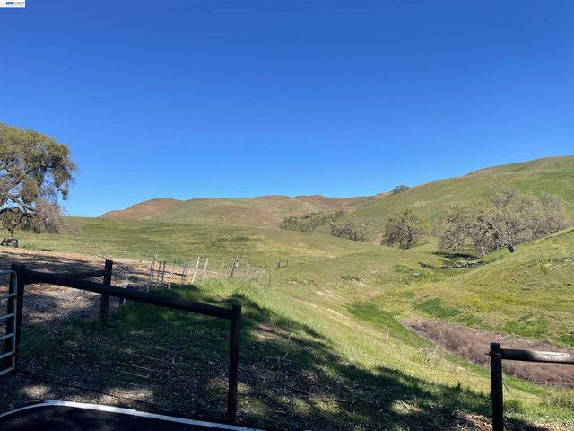 3343 Little Valley Rd, Sunol, CA 94568