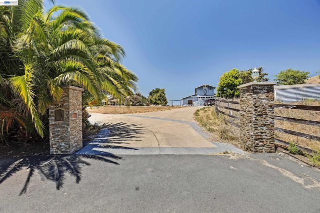 3343 Little Valley Rd, Sunol, CA 94568